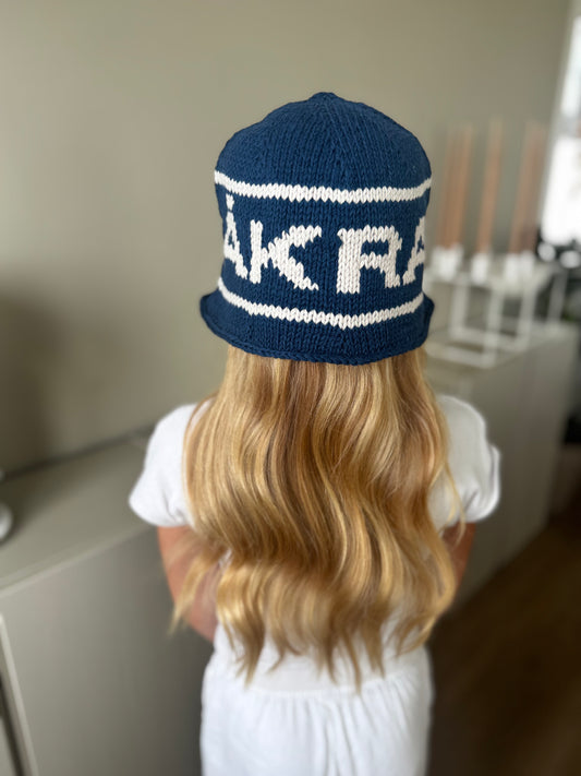 HEIA ÅKRA, bøttehatt barn (norsk)