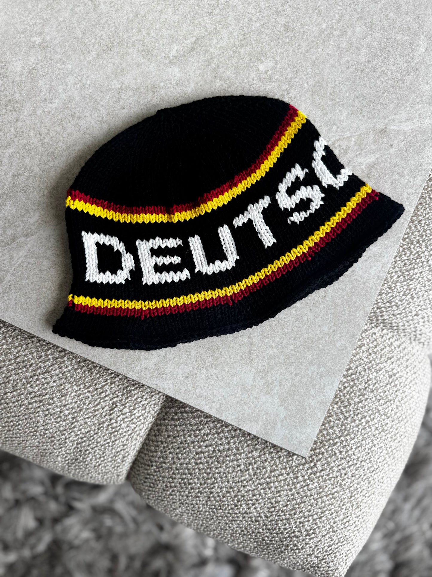DEUTSCHLAND  buckethat (english)