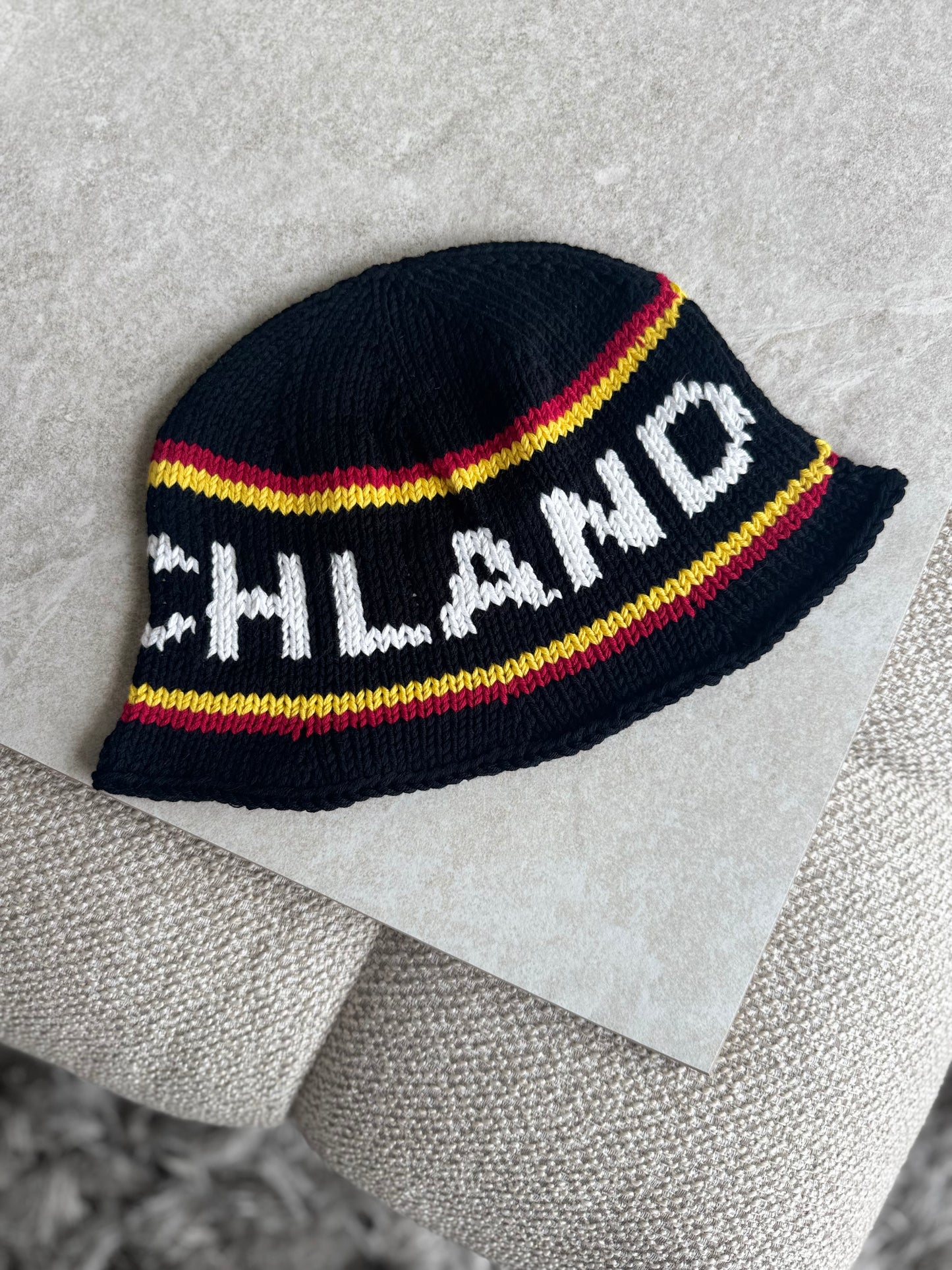 DEUTSCHLAND  buckethat (english)